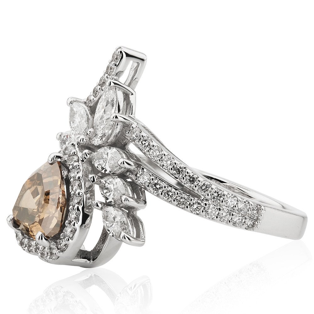 YPV0049-0001_3 2,36 Carat Diamond Fancy Ring - Image 3