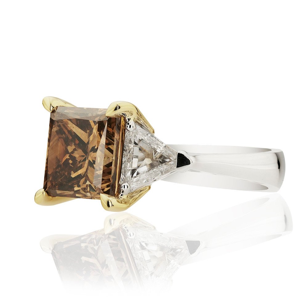 YPV0064-0001_3 6,41 Carat Diamond Fancy Ring - Image 3