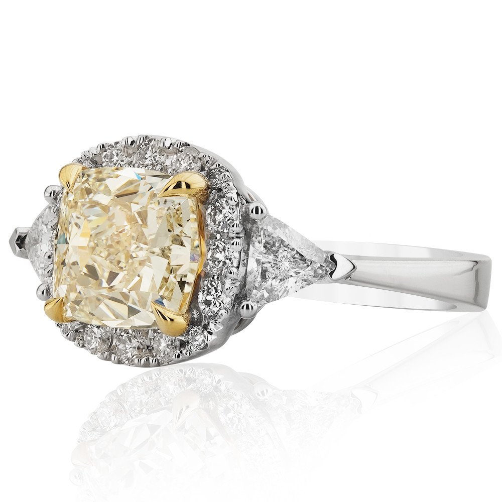 YPV0067-0001_3 3,72 Carat Diamond Fancy Ring - Image 3