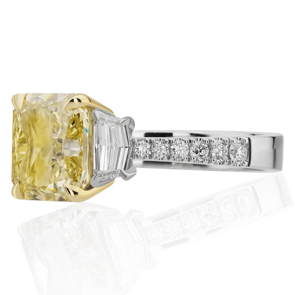 YPV0143-0001_3 3,66 Carat Diamond Fancy Ring - Image 3