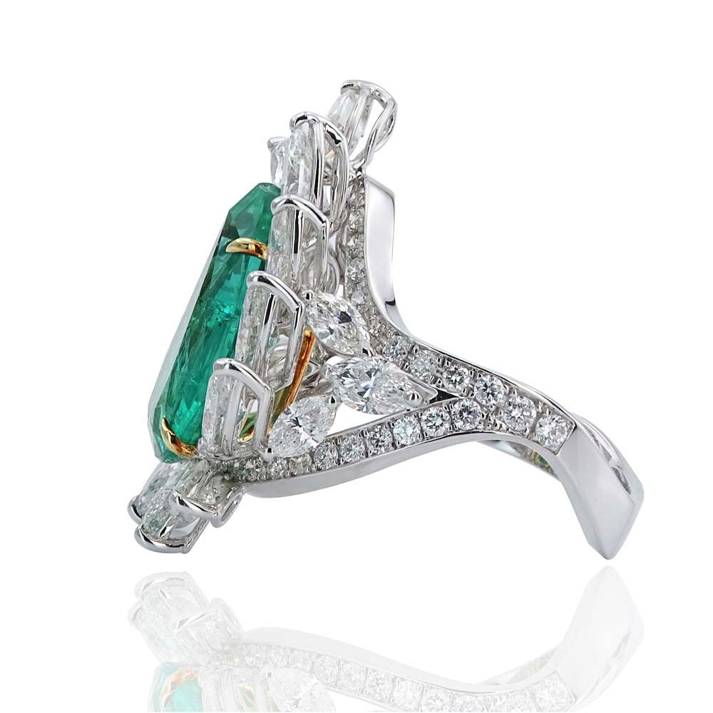 YPZ0005-0001_3 8,44 Carat Diamond Emerald Ring - Image 3